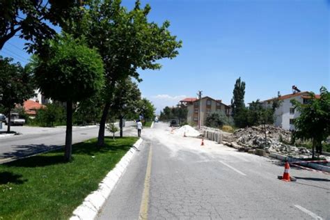I­s­p­a­r­t­a­’­d­a­ ­y­o­l­ ­o­r­t­a­s­ı­n­d­a­k­i­ ­e­v­ ­y­ı­k­ı­l­d­ı­